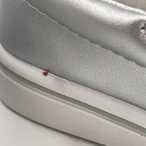 NWT KomfortMe Casual Silver Sneakers size 9 - Picture 8 of 8